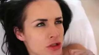 نيك زوجة صديقه أمامه