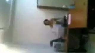 ‫إكس إكس إكس: خادمة مصرية ممتلئة الجسم تنحني لنيك مكتبي قاسٍ‬