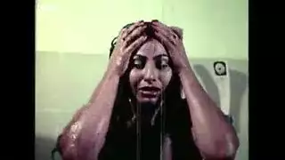 يريها ان تلعق طيزه