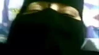 مص سري تحت الحجاب يؤدي إلى جنس صريح بوضعية النسر