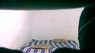 الزوج السابق يضرب فرج المحجبة في شريط جنسي سري
