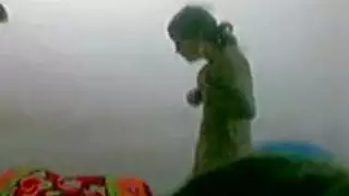 جدّ محنّك يمارس الجنس بقوّة مع الخادمة المحجبة في فيلم إباحي