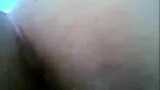 شرجي كلبي بدون وقاية: إزالة البنطلون، دفن القضيب في فتحتها