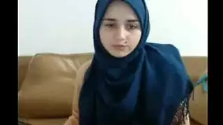 عرض خاص: فيديو استمناء صريح لمحجبة روسية