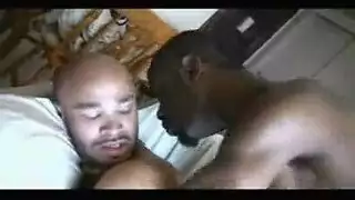 قضيب أسود ضخم يحرث طيزًا بنية في مشهد شرجي إكس إكس إكس