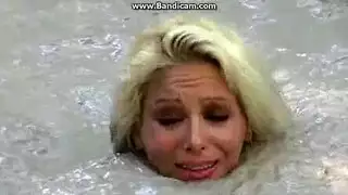 جنس خارجي مع الرمال المتحركة، أثداء غائصة في الطين