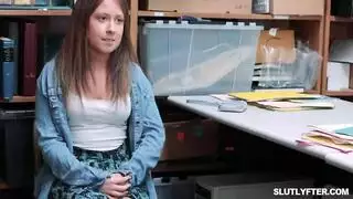 خدعة مكتبية تنتهي بانفجار قذف ساخن على وجه سمر