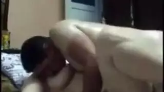 حفلة نيك عربية: أثداء ترتعش وإيلاج قاسي
