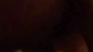 سمراء مجنونة تبلع قضيب المليونير الأبيض الكبير بعمق