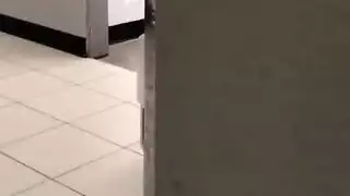رباعي ثنائي الجنس: إيلاج مزدوج على طاولة البلياردو