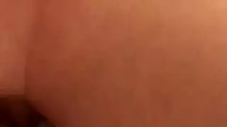 فتاة سكرى تُدفع بقضيب صلب وضخم