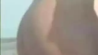 خبيرة لغة تبتلع السائل المنوي أثناء ترجمة الكلام الجنسي