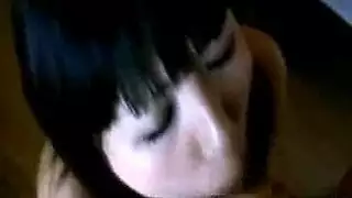 فحل كبير يهيمن على نساء أفريقيات أكبر سناً في بورن