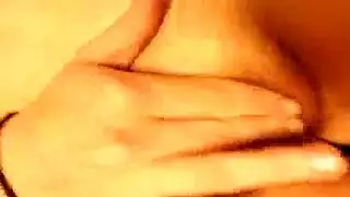 مقاتل الحلقة يفتح سحابه ويكشف عضوه لجماع قوي