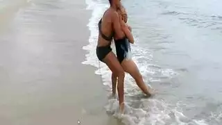 احتفال نيك فوضوي عند الحوض