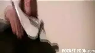 أداة ضخمة تملأ ضيق العذراء