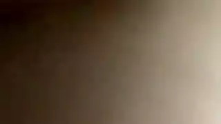 خلعت الفرخ الياباني المضحك من بيكينيها الأحمر ونشرت ساقيها على نطاق واسع لجلسة مثلية