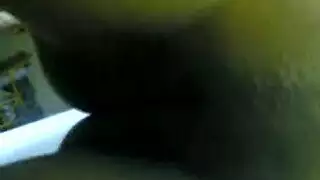 لعق ومص الحلمات على الشاطئ