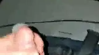 أم وحيدة تعطي رأسها لصديقاتها المعنفات