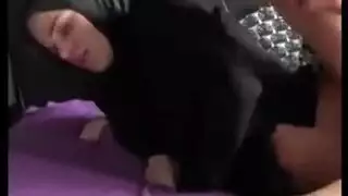 سكس محارم تتفرج مع اخوها سكس
