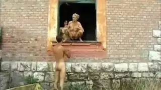 ينيك بيضا