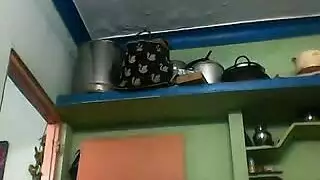 ثلاث هاويات مثيرات في جنس جماعي صريح
