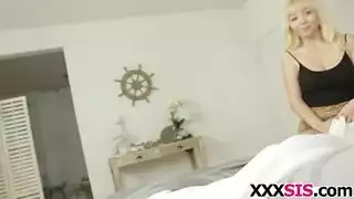 اخت ساخنه تدخل علا اخوها في غرفته وهو نائم وزير منتصب