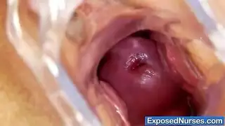أول مرة يشرب البول أثناء تلقيح حلق عميق بقضيب وحشي