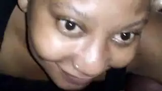 لقاء حميم عن طريق الفم لزوجين ناضجين