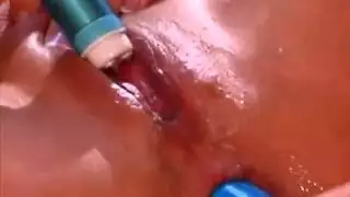 عبادة قضيب ضخم في الغرفة الخلفية