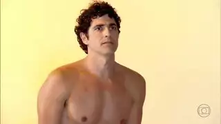 إثارة ويب كام xxx: فاتن يغسل ويدلك قضيباً كبيراً