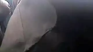 سكرتيرات مثيرات وشاب أشقر يمارسان الجنس بقوة في منتزه واسع