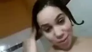 مشهد إباحي صريح مع مصرية ذات أثداء حارة