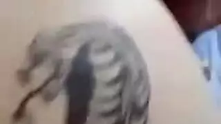 رقصة مؤخرة إباحية لجعل ذلك القضيب الكبير يقف طويلاً