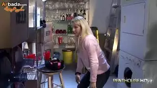 الفحل الأجنبي يدك كس المغربية بعمق