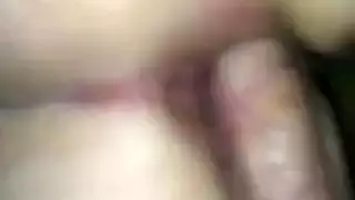 نيكه فى الطيز بوضوح وخرم طيزها مليان شعر كتير وهى فرسه يدخل ويطلع لحد