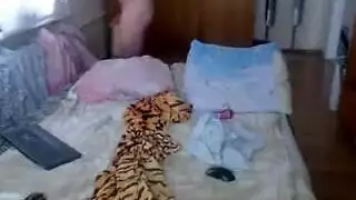 القصف الشرجي المتشدد يجعلها تندفع مثل النافورة