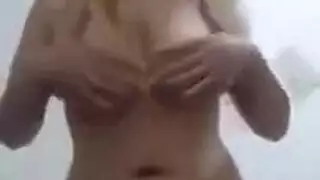 ميلمف مطلقة يائسة تستمني بقوة في بث مباشر