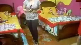 راقصة عربية ممتلئة الجسم تُنكح بقوة بعد الإثارة