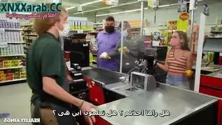 عاهرة السوبرماركت تأخذ عدة زبابات في العلن