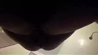 مشهد جنسي جماعي بقضيب اصطناعي ضخم