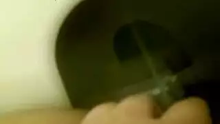 إباحية منحرفة: امرأة خبيرة تُطلق وابلًا ذهبيًا عليه