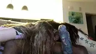 بيضا تعزب من زب الفحل وتصرخ