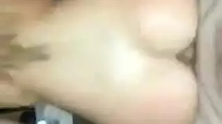 صديقة صغيرة تطلب فعل شرجي قاسٍ