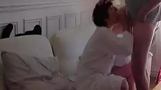 مراهقة ماليزية تُضرب في مشهد عصابة جنسية صريح