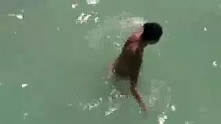 مهبل ضيق لمراهقة يتم ضربه في مشهد إباحي عنيف