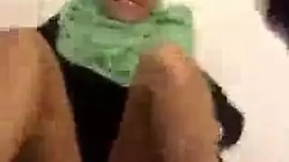 جماع في شقة مفروشة: أرنبة محجبة تمنح المالك ليلة لا تنسى