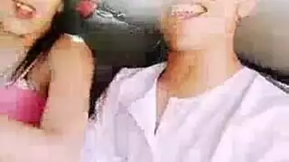 جنس جماعي في السيارة مع عاهرة مغربية جامحة تأخذ كل الثقوب