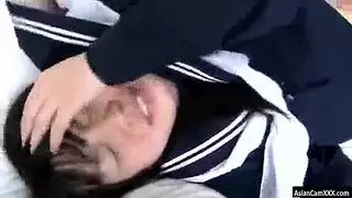 يغتصب الخدمة في المنزل
