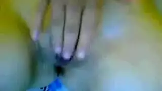 مراهقة تندي قضيبه المنتفخ بالكامل